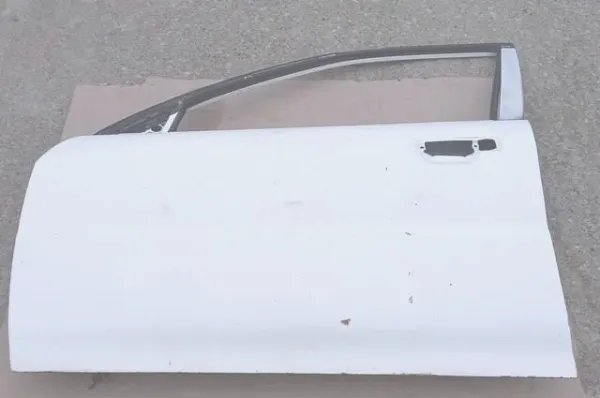 Puerta delantera izquierda Mitsubishi Lancer VI