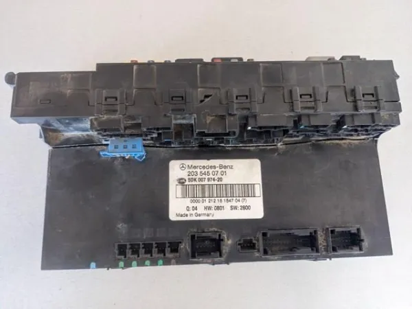 Caja de fusibles A2035450701 Mercedes