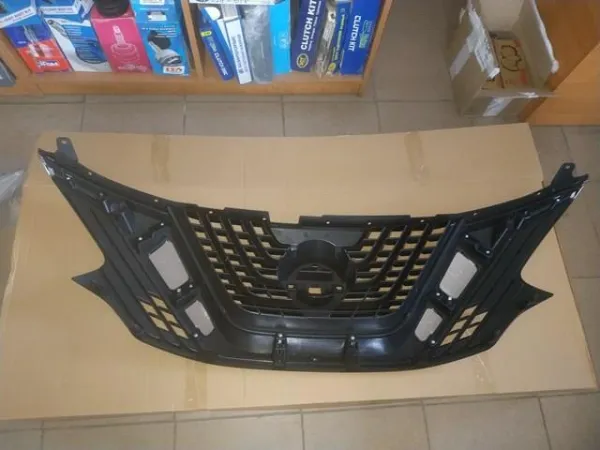 Parrilla 623109UF0A Nissan/Infiniti