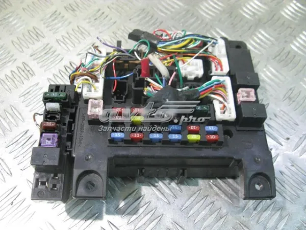 Caja de fusibles trasera interior 8637A825 Mitsubishi