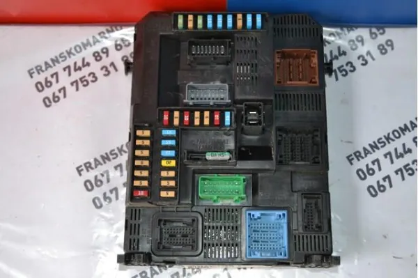Caja de fusibles 9819850080 Peugeot/Citroen
