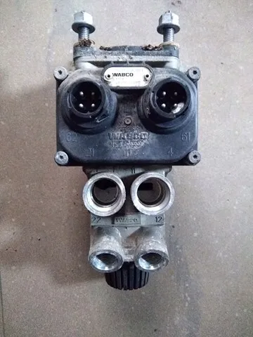 Válvula de freno bajo pedal (camión) 0044311506 Mercedes
