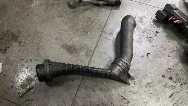 Tubo de aire 1J0145762T VAG
