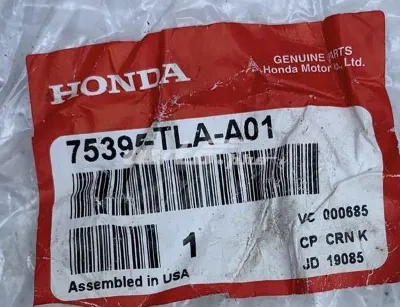 Moldura de puerta trasera izquierda HONDA 75395TLAA01