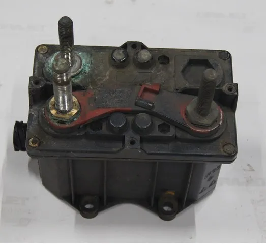 Interruptor de masa 504019002 Iveco