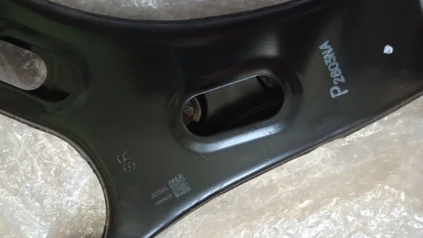 Brazo inferior derecho de la suspensión delantera 20202FL041 Subaru