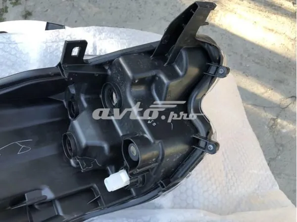 Faro izquierdo Toyota Yaris P21