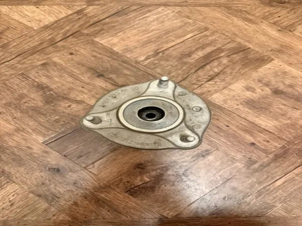 Soporte del amortiguador delantero A1673230120 Mercedes