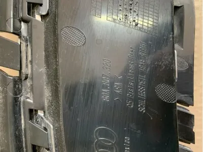 Moldura de parachoques trasero derecho VAG 80A8078342ZZ