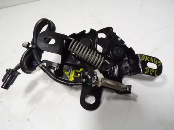 Cerradura de capó Toyota Yaris P21