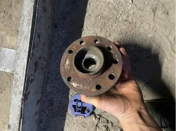 Buje de rueda delantero 9117622 General Motors