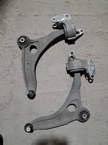 Brazo inferior derecho de la suspensión delantera LR133589 Land Rover