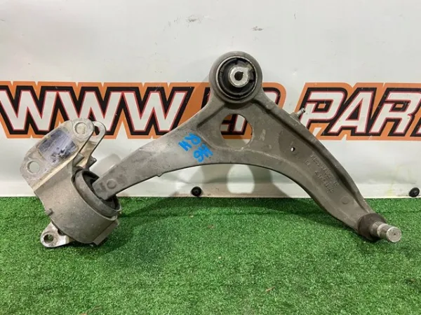 Brazo inferior derecho de la suspensión delantera LR146037 Land Rover