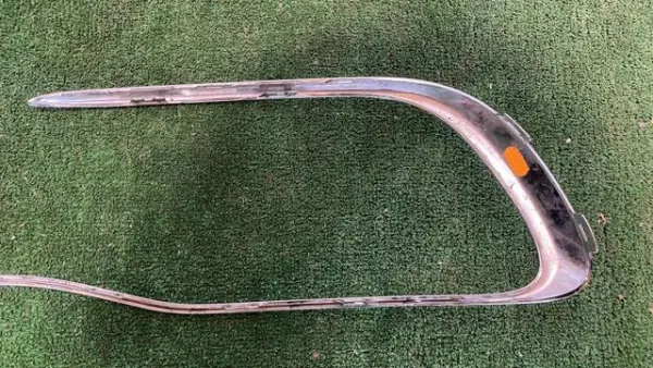 Moldura del parachoques delantero derecho A2238853001 Mercedes