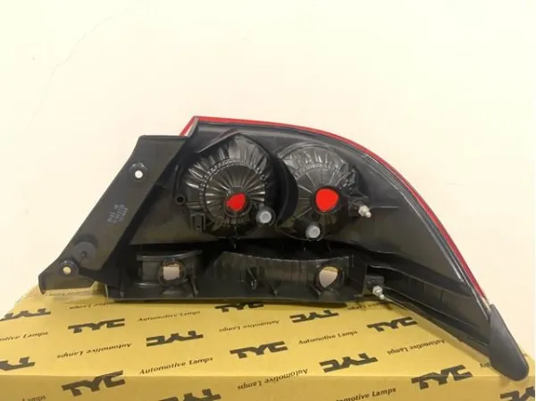 Piloto trasero izquierdo 11A660012B TYC