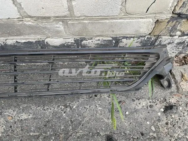 Rejilla central del parachoques delantero 9816027880 Peugeot/Citroen