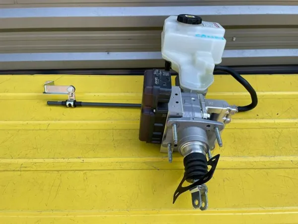 Cilindro maestro de frenos Toyota C-HR X10