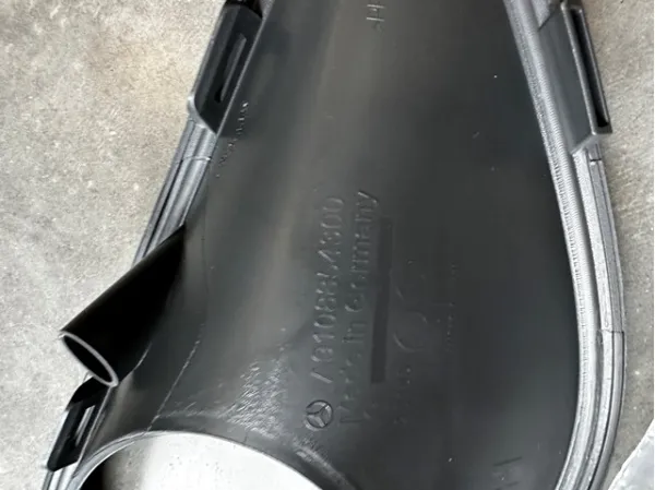 Rejilla del parachoques delantera izquierda A91088543009K83 Mercedes