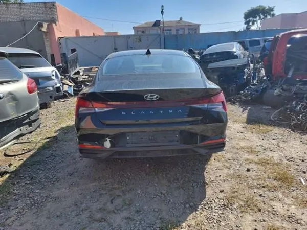 Tapa maletero 69200AA010 Hyundai/Kia