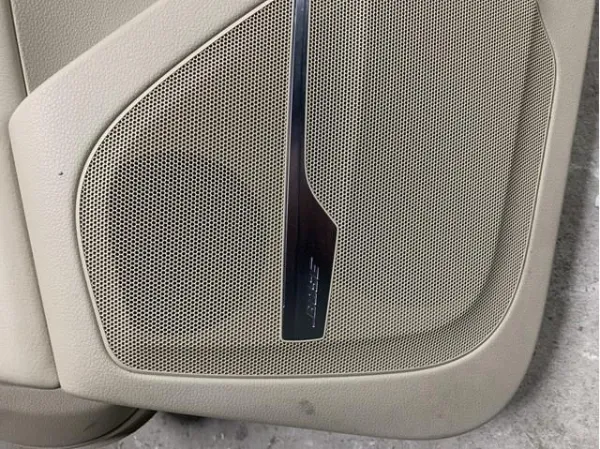 Guarnecido interior de puerta delantera derecha 4M0867104BFUS VAG