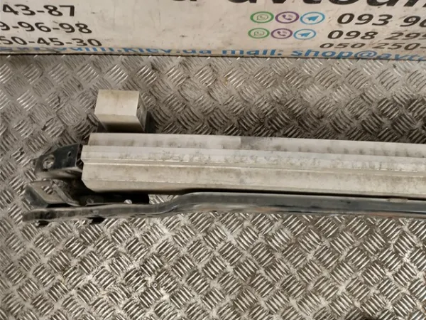 Refuerzo parachoque delantero 57712SA020 Subaru