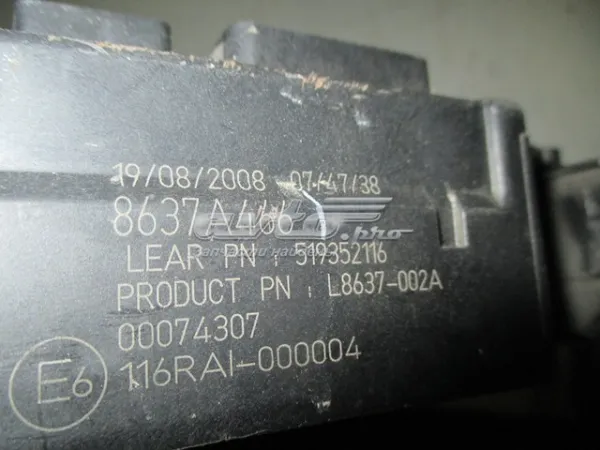 Caja de fusibles trasera interior 8637A466 Mitsubishi