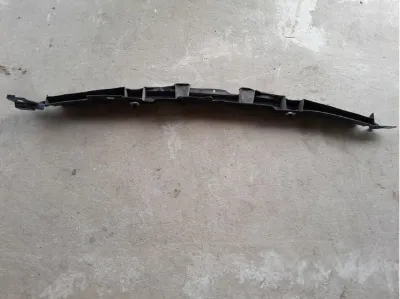 Soporte central del parachoques trasero PEUGEOT 9825842380