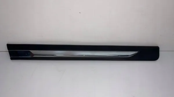 Moldura inferior de puerta trasera derecha 828766FR0A Nissan/Infiniti