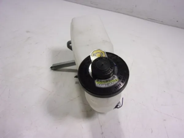 Cilindro maestro de frenos Toyota Hilux GUN12, GUN13