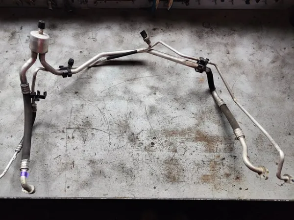 Manguera de aire acondicionado, del evaporador trasero al compresor 9684368380 Peugeot/Citroen