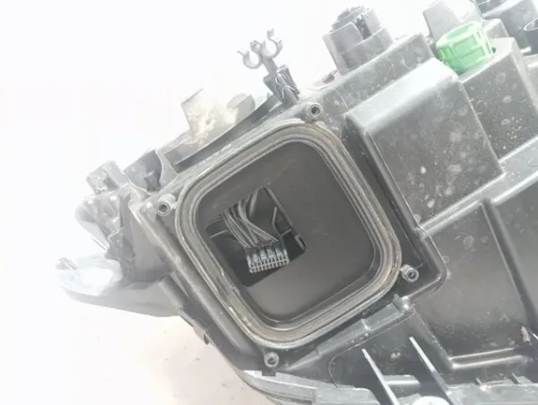 Faro izquierdo LPR792 Magneti Marelli