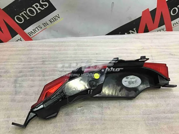 Luz antiniebla trasera izquierda LR102042 Land Rover