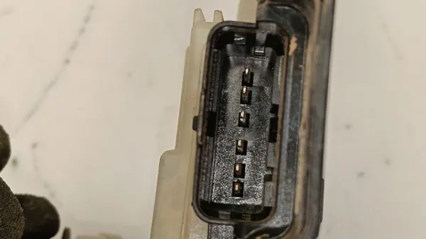 Cerradura de puerta delantera derecha 9814609680 Opel