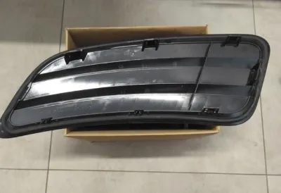 Rejilla del capó MERCEDES A9108360500