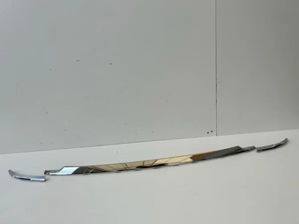 Moldura de parachoques trasero izquierdo 31663542 Volvo