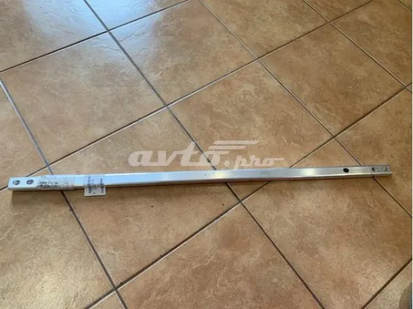 Travesaño inferior del radiador A1676262200 Mercedes